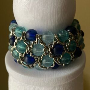 EUC Acrylic Beaded Roll Cuff Stretch Bracelet Blues/Silver Tone Chain